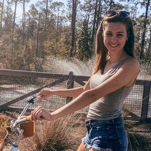 Meet your Posher, Emily